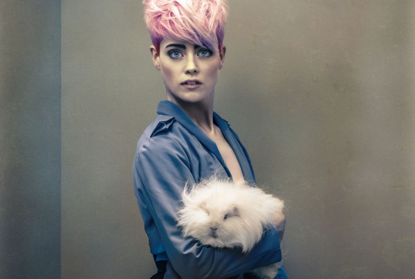 young; woman; portrait; studio; amsterdam; the netherlands; soft; colours; colors; jong; vrouw; zacht; licht; pink; hair roze; haar