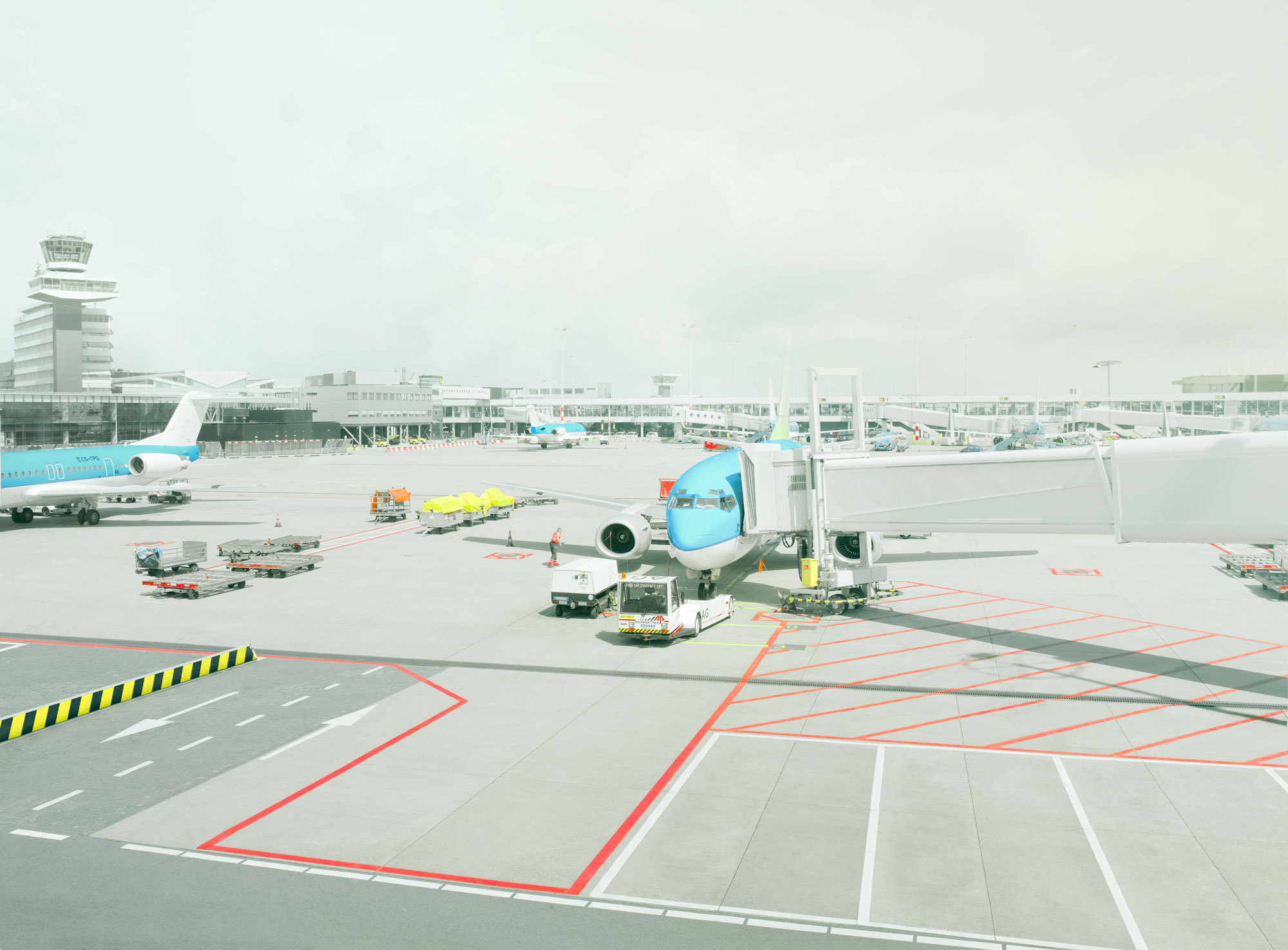 Airport; Schiphol; Amsterdam; aeroplane; platform